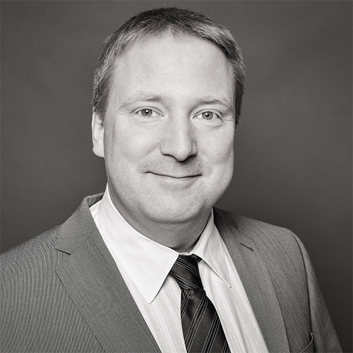 이시스템즈(eSystems)의 알렉산더 부르게트(Alexander Bourgett)와 Codebeamer 