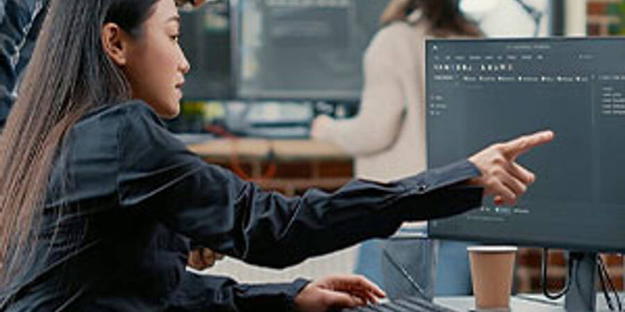 ptc history_blog_cad-engineer-woman.jpg