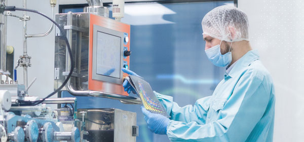 industries-lifesciences-medical-devices-male-machine-factory600x280